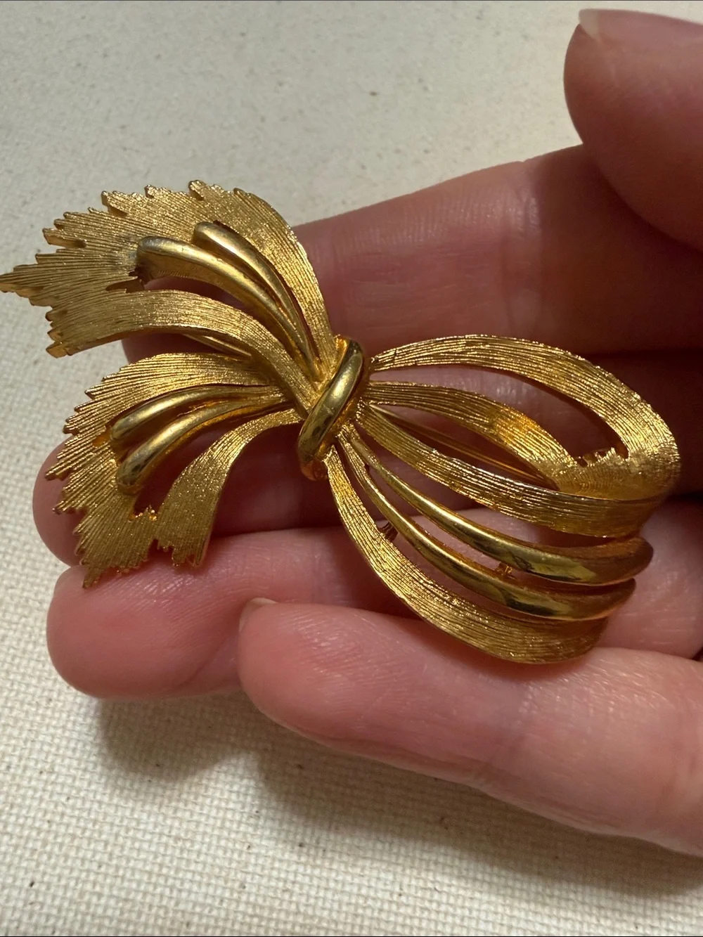 Vintage J.J. Jewelry Gold-Tone Bow Brooch
